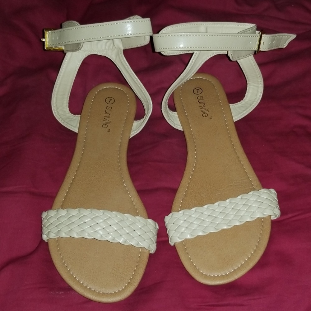 NWOT BEIGE/TAN ANKLE STRAP SANDALS SZ. 7